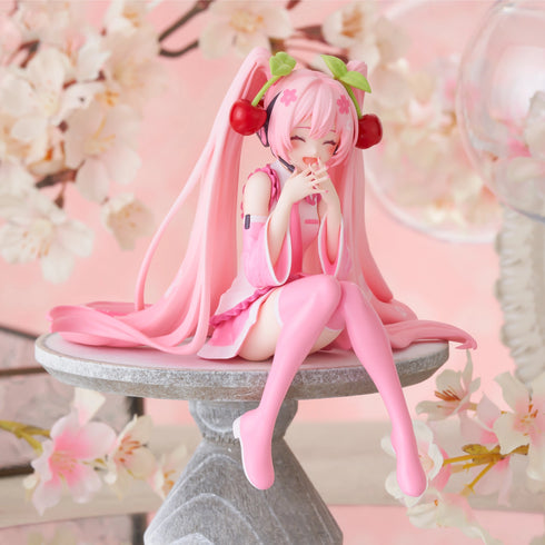 FuRyu 初音未來 2023櫻花初音 微笑ver. 景品模型 杯麵座 商品圖正中右